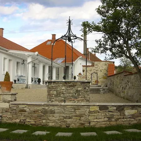 Videki Varazs Vendeghaz Апартаменты *